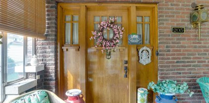 205 Allison St, Newton