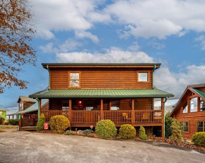 628 Cherry Blossom Way, Pigeon Forge