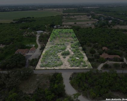 635 Beavers Ln, Uvalde