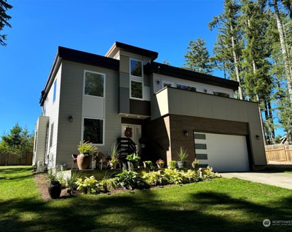 210 E Emerald Lake Drive W, Grapeview