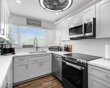952 Ne 199th St Unit #411, Miami