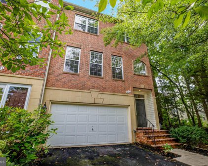 8879 Royal Doulton Ln, Fairfax