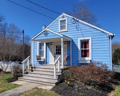 1910 Poplar Rd, Essex
