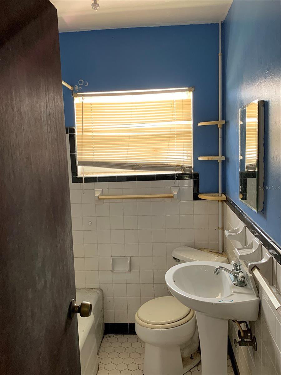 102 10th Street W, Winter Haven, 33880