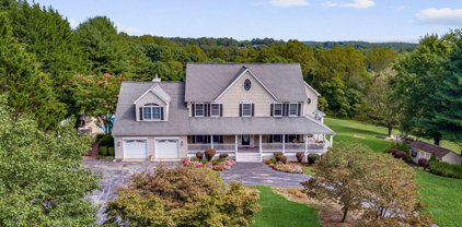 751 Weller Dr, Mount Airy