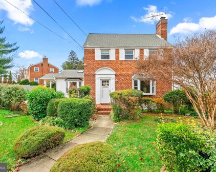 2601 Ross Rd, Chevy Chase