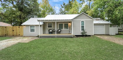 403 W Coombs Street, Alvin