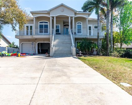 3208 Bluff Boulevard, Holiday