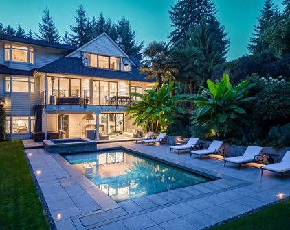 5721 Westport Court, West Vancouver