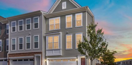 8180 Broad Pl, Manassas
