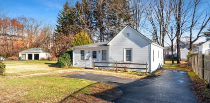 100 Larch St, Clinton