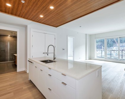 6707 Nelson Avenue Unit 205, West Vancouver