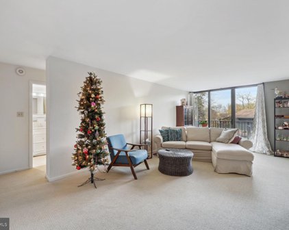 600 Roosevelt Blvd Unit #106, Falls Church