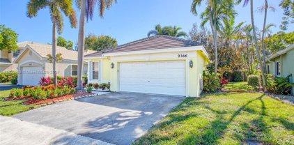 9366 Arborwood Cir, Davie