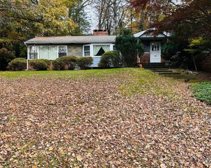 7 Five Acre, Smithtown