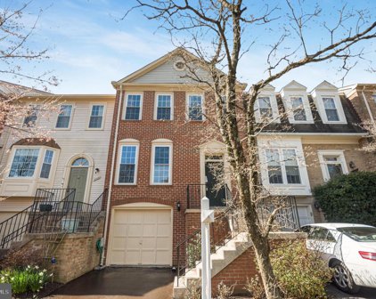4271 Fox Lake Dr, Fairfax