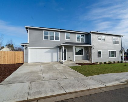 418 SE Clay (201 SE 7th St) St