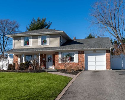 112 Fifty Acre Road S, Smithtown