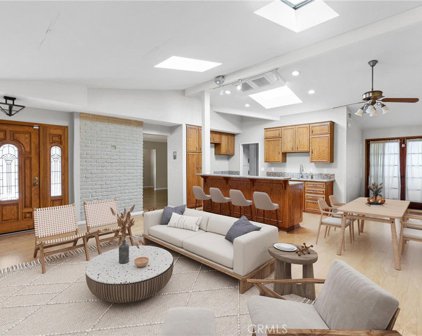 327 Magnolia Street, Costa Mesa