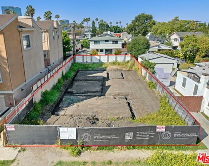 5832  David Ave, Los Angeles