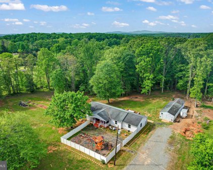6382 Orange Rd, Orange