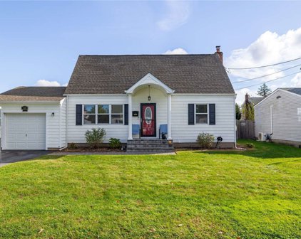 145 W 22nd Street, Deer Park