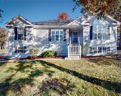 121 NW Whitlock Drive, Lee's Summit