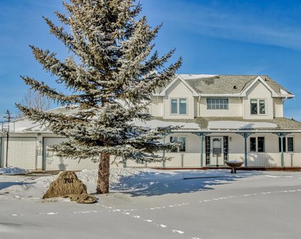 707 East Lakeview Road, Chestermere
