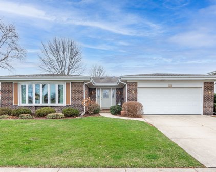 2211 E Michael Manor Lane, Arlington Heights