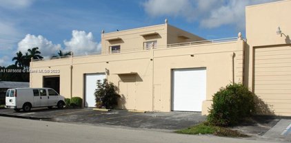 825 Ne 11th St, Fort Lauderdale
