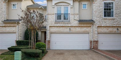 2530 Champagne  Drive, Irving