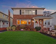 23 Gibson Boulevard, Gibson image