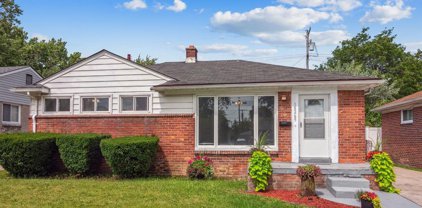 18265 Marquette, Roseville