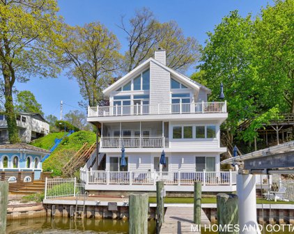 1010 Holland Street, Saugatuck
