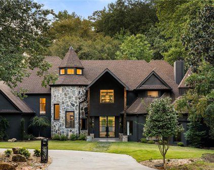 5285 N Powers Ferry Road, Sandy Springs