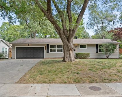 7721 Maple Street, Prairie Village