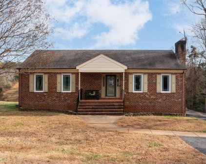 1415 West Pines Dr, Charlottesville