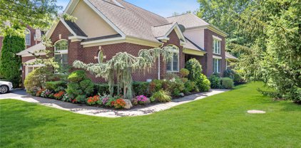 43 Kensington Circle Unit #43, Manhasset