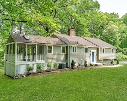 5 Hickory Hill Rd, Wayland