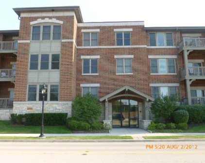 271 E Railroad Drive Unit #105, Bartlett