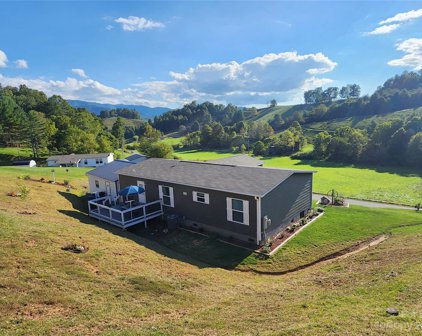 582 John Henry  Road, Burnsville