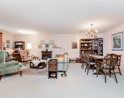 14957 Thrift Avenue Unit 105, White Rock