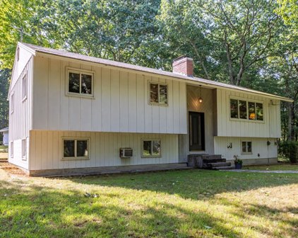 81 Peach Hill Road, Berlin