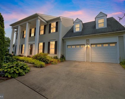1560 Kingstream Cir, Herndon