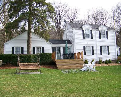 1401 River Road, Algonquin