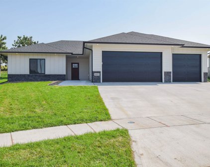 412 W Emerald Cir, Brandon