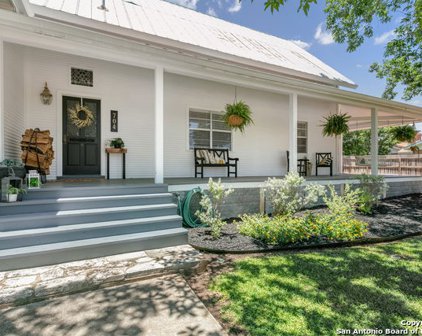 704 North Creek, Comfort