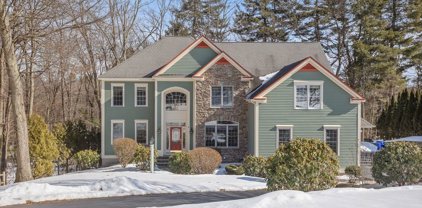 3 Canterbury Ln, Hopkinton
