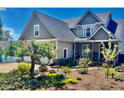 495 S HENRY ST, Coquille