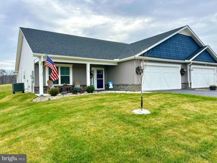 598 Dripping Spring Dr, Hedgesville